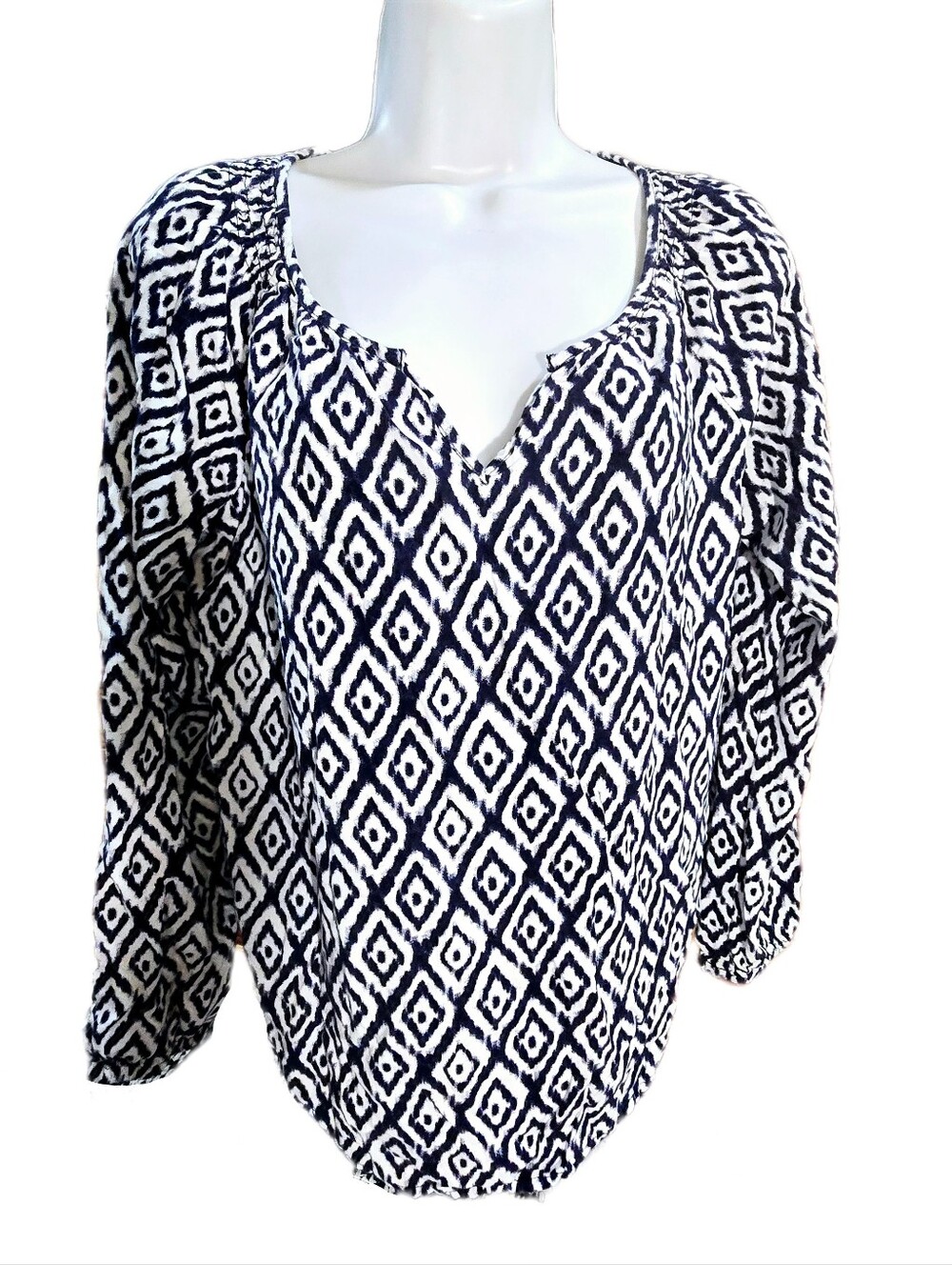 Faded Glory Navy Blue White Ikat Diamond Print Rayon Split V Neck Blouse M Top